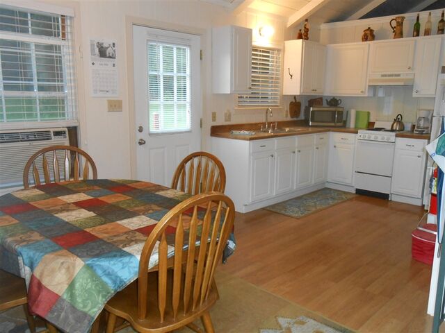 Image 3 for Mocking Bird Cabin Suite