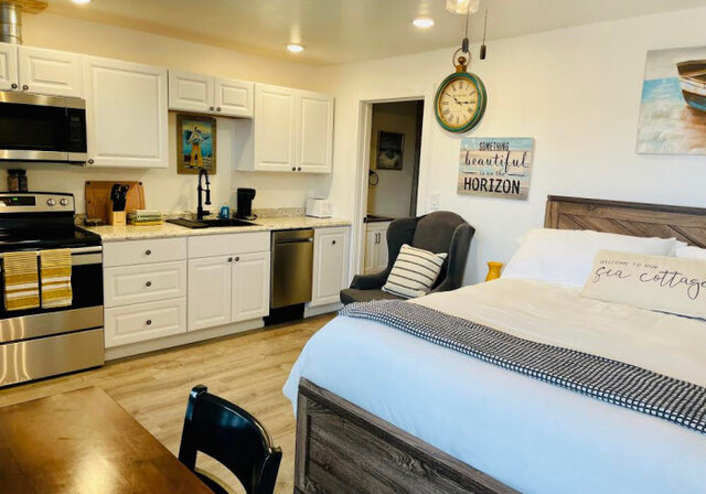 Image 8 for Captains Quarters #106