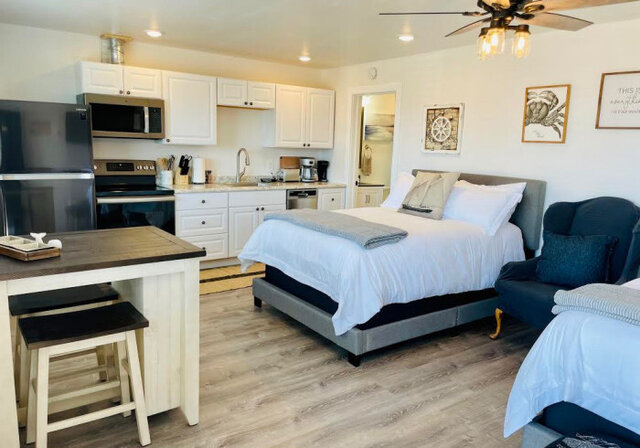 Image 1 for Mariner Studio #102