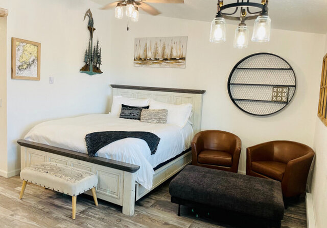 Image 1 for Captains Quarters #106