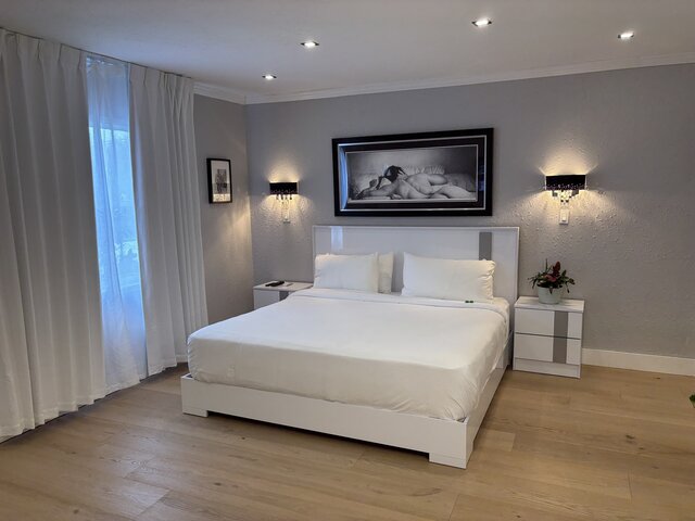 Image 4 for King Suite