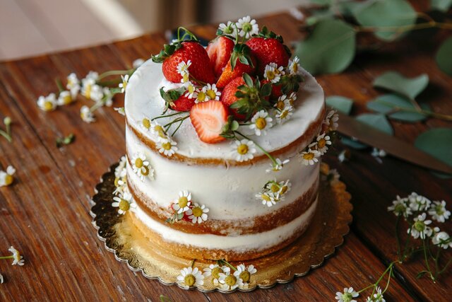 Image 2 for Blossoms & Buttercream Cake Decorating