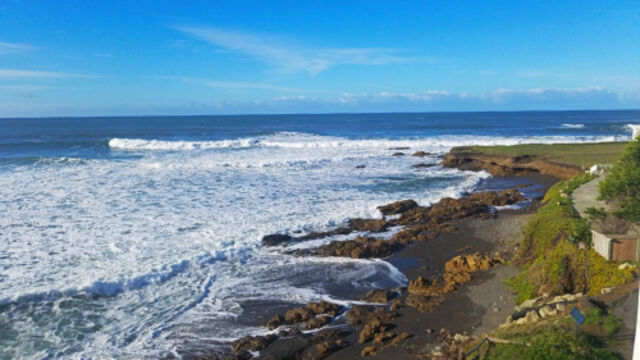 Image 5 for 21 Deluxe King Room OceanFront Balcony