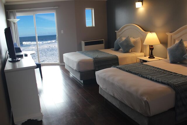 Image 2 for 22 Deluxe Double Queen Room OceanFront Balcony