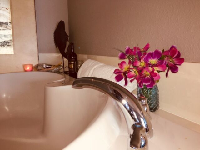 Image 4 for 24 Premiere King Jacuzzi Room  Oceanfront Balcony