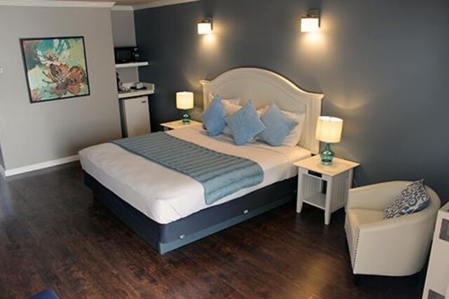 Image 2 for 21 Deluxe King Room OceanFront Balcony