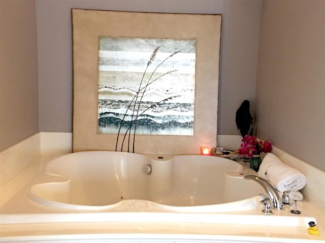 Image 5 for 24 Premiere King Jacuzzi Room  Oceanfront Balcony