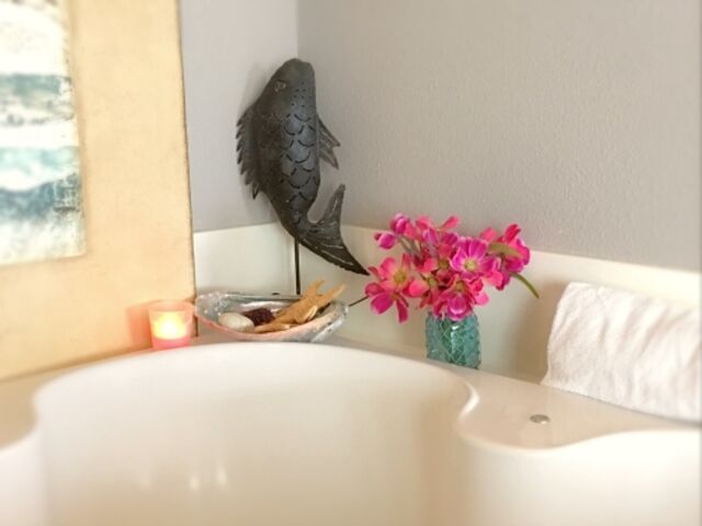 Image 6 for 34 Premiere King Jacuzzi Room OceanFront Ba