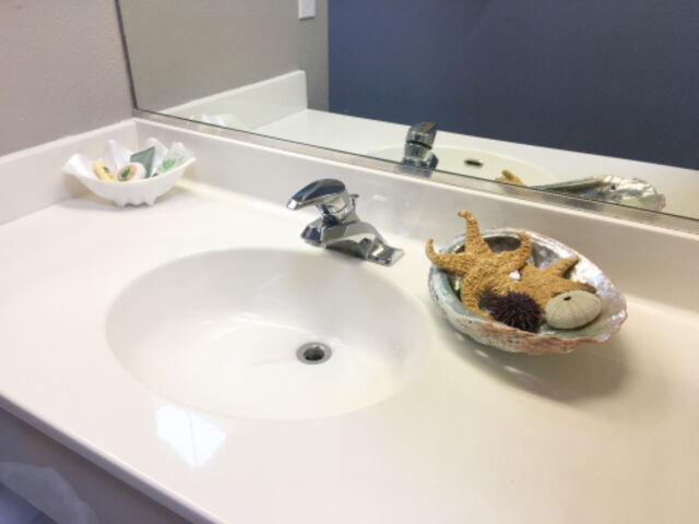 Image 5 for 32 Deluxe King Room OceanFront Balcony