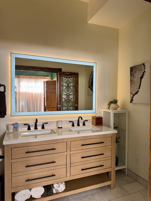 Image 3 for The Cardinal Suite