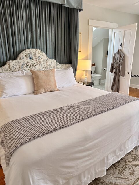 Image 1 for The Queen Suite