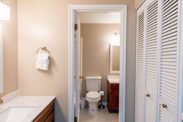 Image 4 for (#8) Single King Room