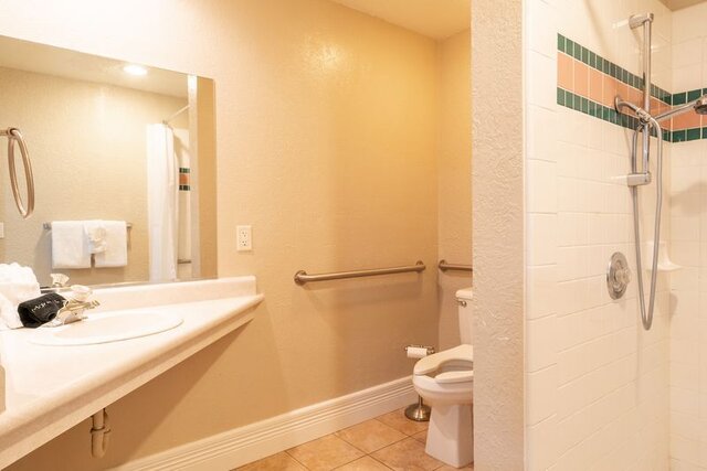 Image 6 for (#9) Double Queen Room (ADA)