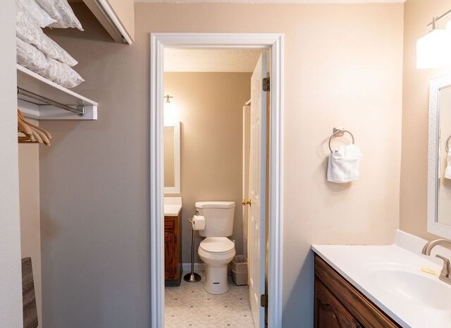 Image 2 for (#6) Single King Room