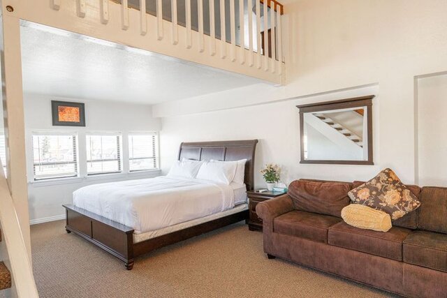 Image 10 for (#1) Triple King Suite