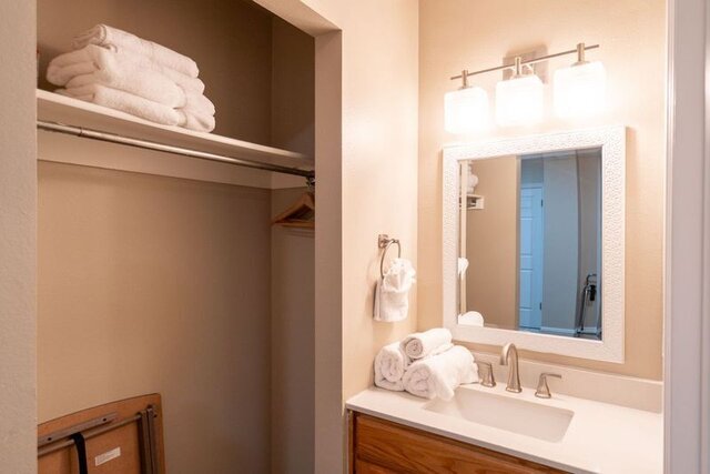 Image 7 for (#12) Single King Suite