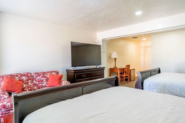 Image 3 for (#3) Double Queen Room