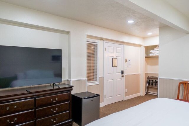 Image 3 for (#13) Budget Single King Room