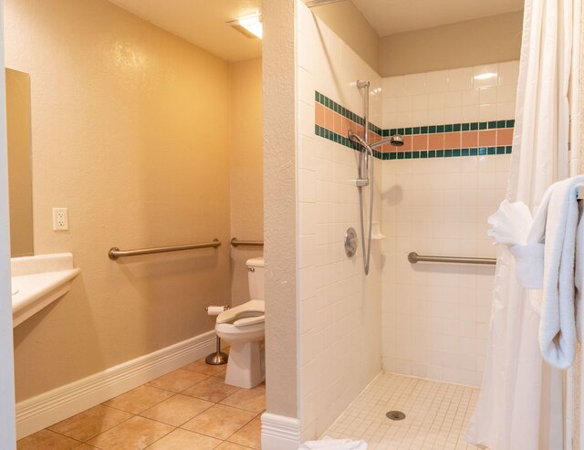 Image 5 for (#9) Double Queen Room (ADA)