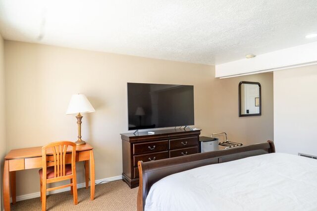 Image 2 for (#4) Single King Room