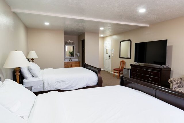 Image 3 for (#10) Double Queen Room