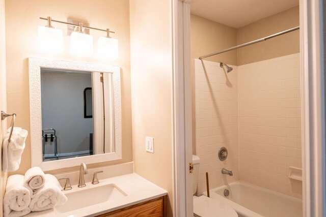 Image 6 for (#12) Single King Suite