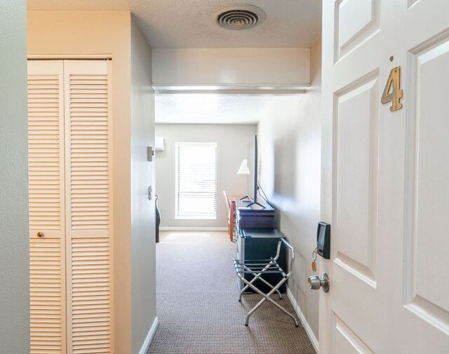 Image 3 for (#4) Single King Room