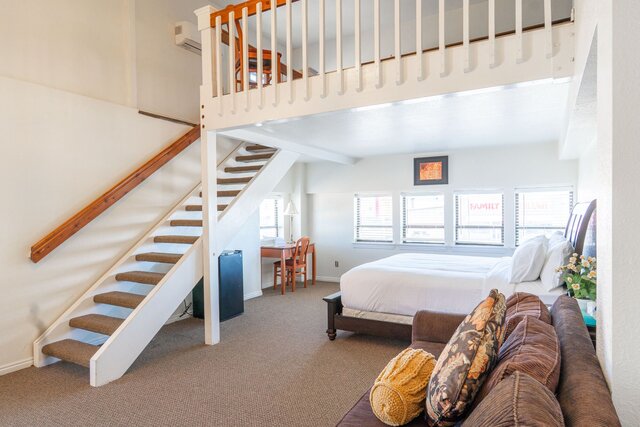 Image 1 for (#1) Triple King Suite