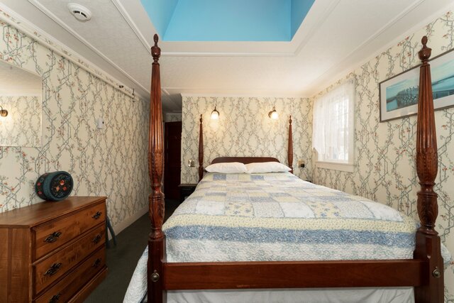 Image 4 for Skylight Room