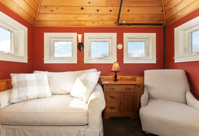 Image 9 for Turret Room