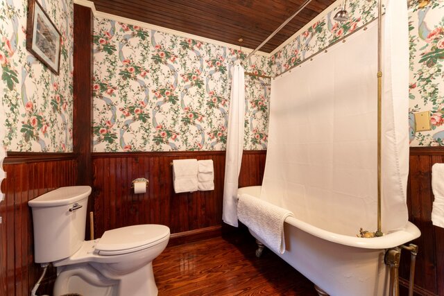 Image 9 for Balcony Room