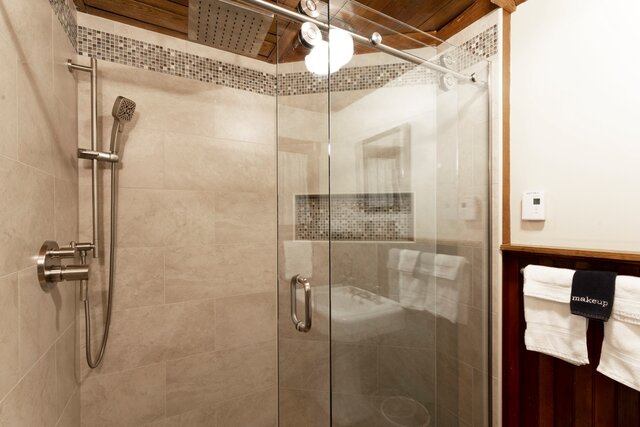 Image 11 for Quiet Room