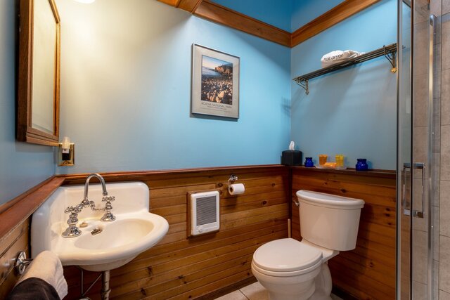 Image 8 for Craftsman Room
