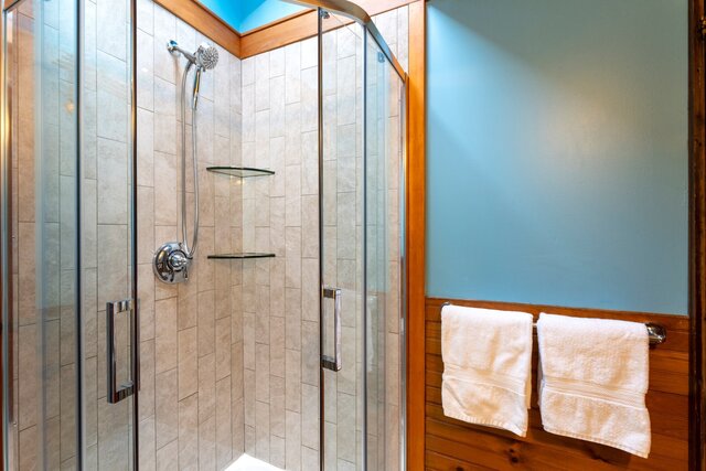 Image 11 for Craftsman Room