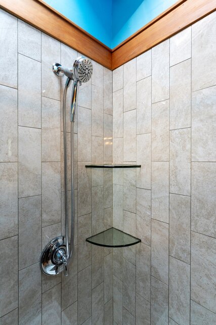 Image 7 for Craftsman Room