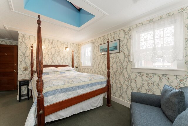 Image 3 for Skylight Room