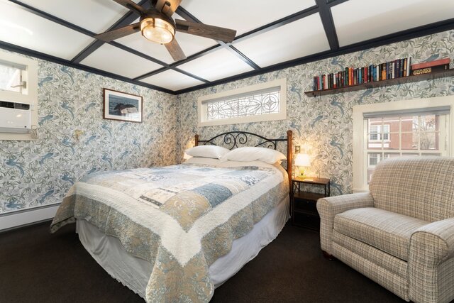 Image 4 for Craftsman Room