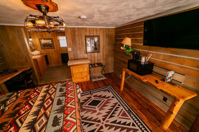 Image 2 for Deluxe King