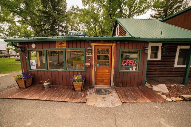 Image 11 for Deluxe King