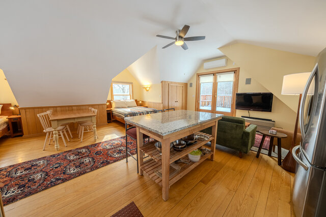 Image 9 for The Carriage House Suite