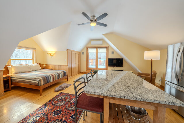 Image 3 for The Carriage House Suite