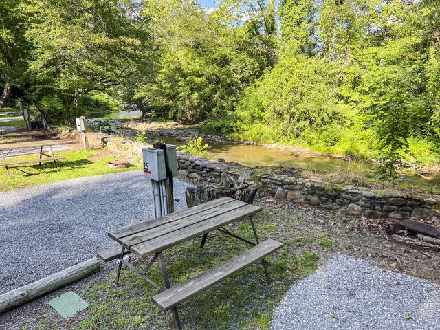 Image 2 for RV 24) Creekside Full Hook Up Back-In 30amp