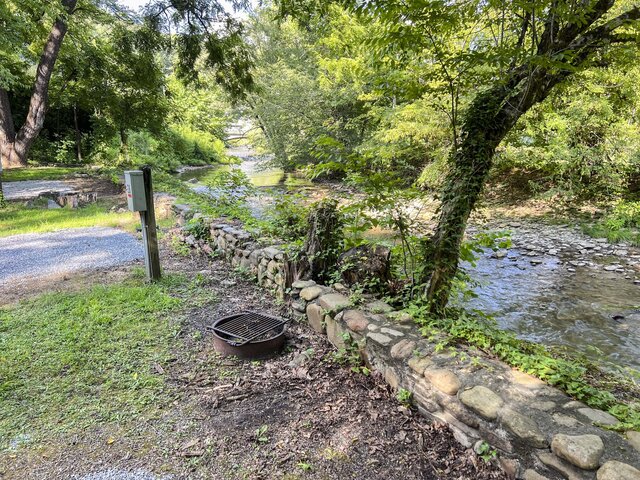 Image 2 for RV 27) Creekside Back-In 30amp (No Sewer)