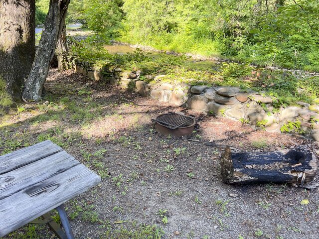 Image 2 for RV 23) Creekside Full Hook Up Back-In 30amp