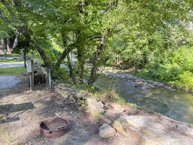 Image 2 for RV 26) Creekside Full Hook Up Back-In 30amp