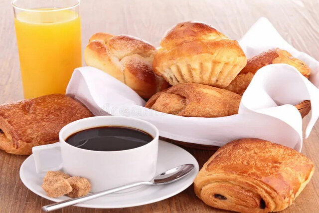 Complimentary breakfast & Keuring coffee & tea service