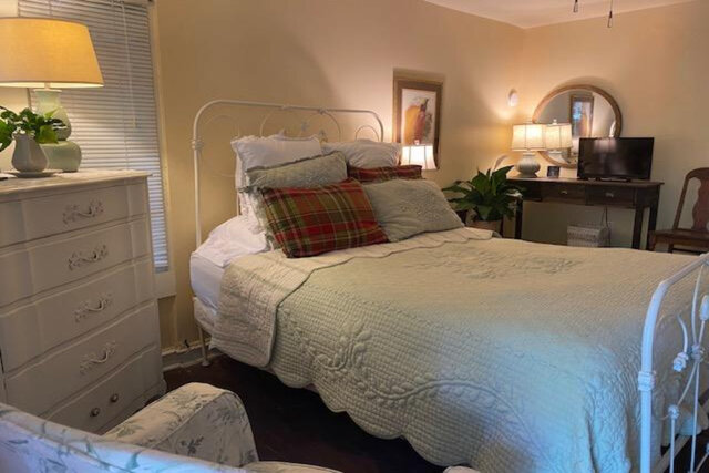 May's 2nd queen bedroom with all amenities