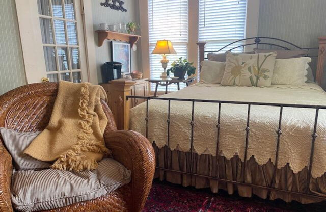 2nd queen bedroom with all amenities