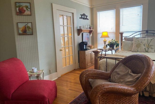 2nd queen bedroom-bath suite with all amenities