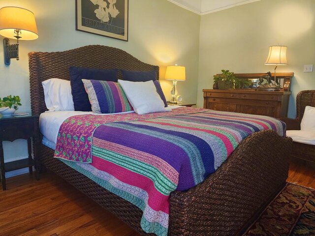 King bed with luxury linenens including quilt and  down-like comforter